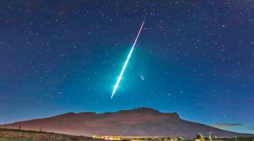 ذروة زخات شهب الجباريات تضيء سماء المملكة وتنبه عشاق الفلك